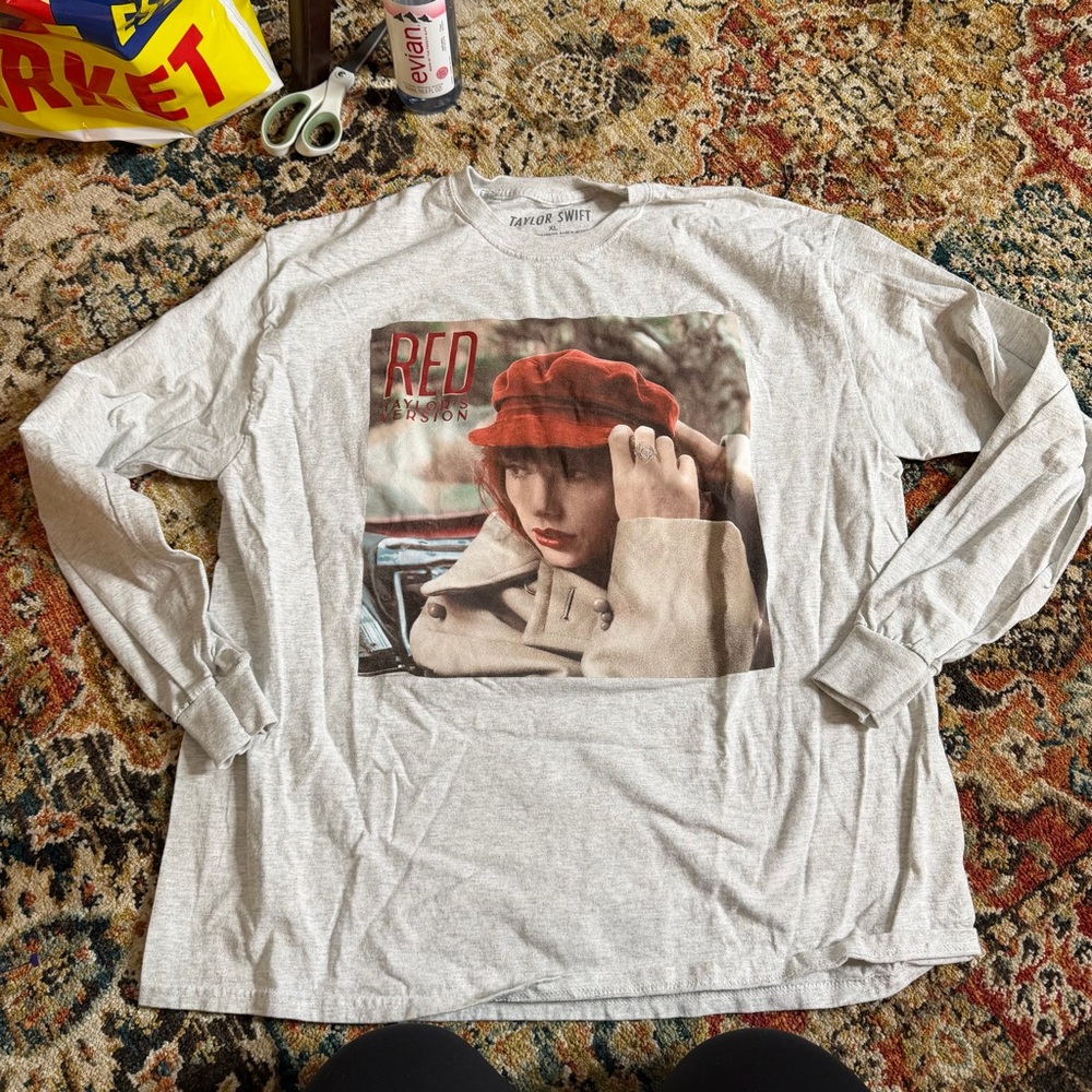 Taylor swift RED tour tee